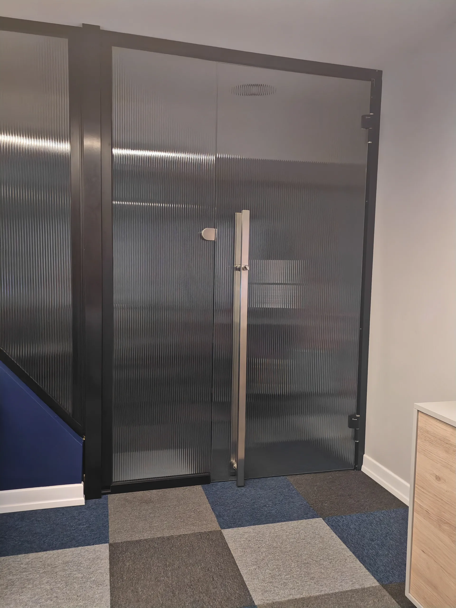 Frameless Door