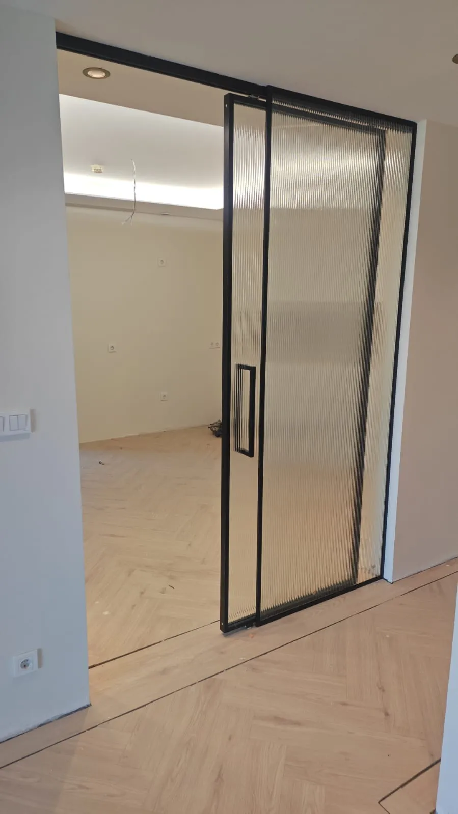 Manual Slide Door View 3